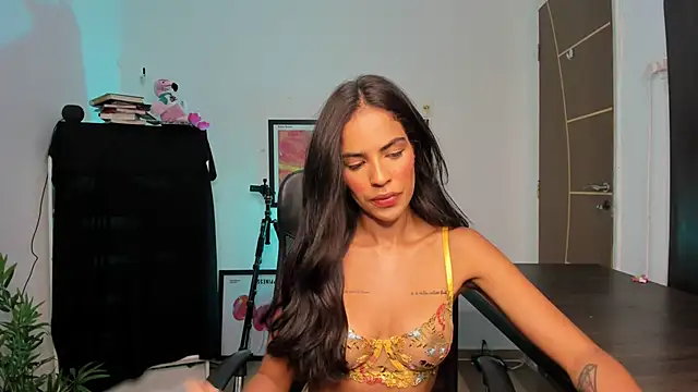 Snapshot of camille-rose chatting on June 24, 7:57 pm camille-rose online show from June 24, 7:57 pm