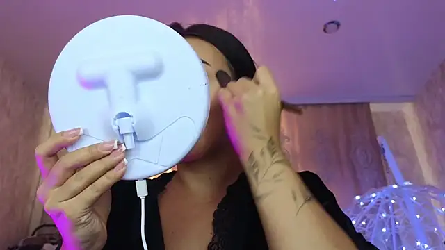 lily  foster online show from February 20, 5:48 am