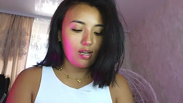 lily  foster online show from March 29, 2:28 pm