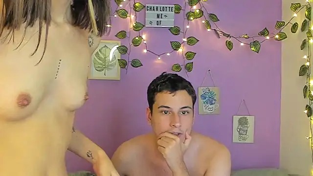 Snapshot of charlottte_queen chatting on December 14, 1:06 am charlottte queen online show from December 14, 1:06 am