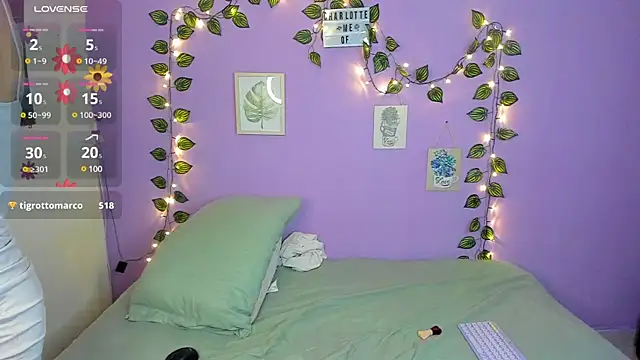 Snapshot of charlottte_queen chatting on February 11, 9:14 pm charlottte queen online show from February 11, 9:14 pm