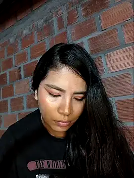 Snapshot of moncerrat_luna chatting on December 28, 12:15 am moncerrat luna online show from December 28, 12:15 am