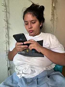 Snapshot of moncerrat_luna chatting on May 14, 1:29 pm moncerrat luna online show from May 14, 1:29 pm
