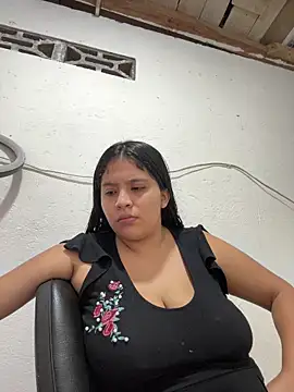 Snapshot of moncerrat_luna chatting on June 8, 7:25 pm moncerrat luna online show from June 8, 7:25 pm