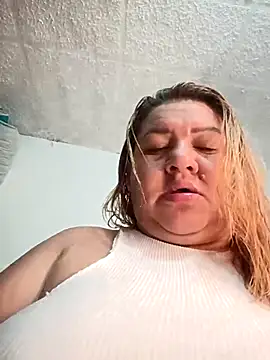 Snapshot of HORNY_MATURE25 chatting on April 19, 5:45 pm HORNY MATURE25 online show from April 19, 5:45 pm
