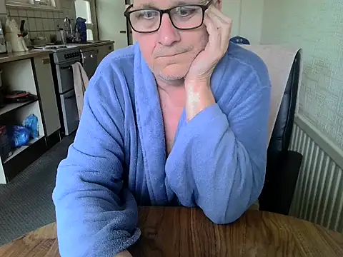 Snapshot of daddyflash chatting on April 28, 7:13 am daddyflash online show from April 28, 7:13 am