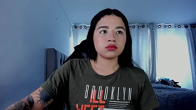 Snapshot of aliice_walker_ chatting on February 16, 3:41 pm aliice walker online show from February 16, 3:41 pm