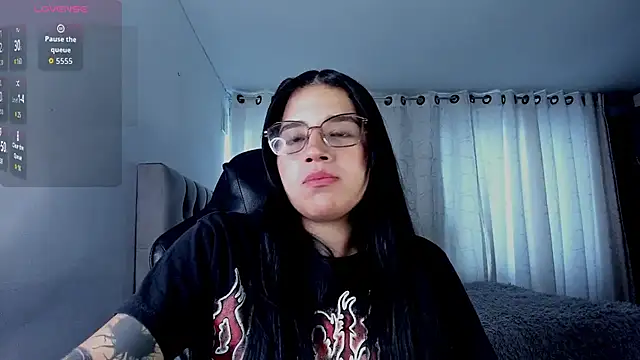 Snapshot of aliice_walker_ chatting on February 23, 5:32 pm aliice walker online show from February 23, 5:32 pm