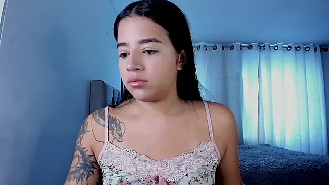 Snapshot of aliice_walker_ chatting on February 25, 3:21 pm aliice walker online show from February 25, 3:21 pm