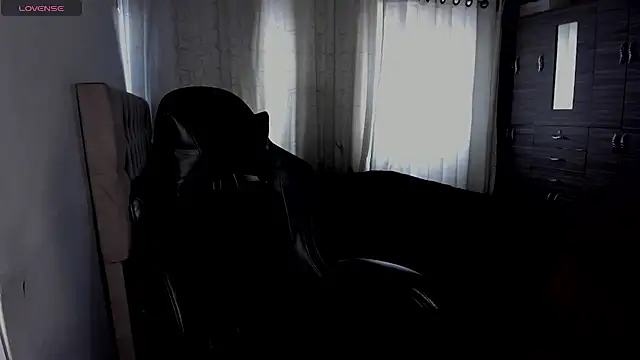 Snapshot of aliice_walker_ chatting on April 22, 7:15 pm aliice walker online show from April 22, 7:15 pm