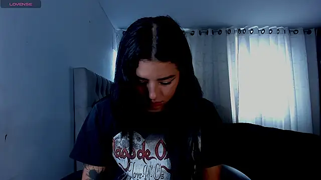 Snapshot of aliice_walker_ chatting on April 27, 4:05 pm aliice walker online show from April 27, 4:05 pm