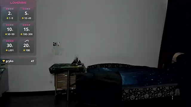 Snapshot of KitsuneRem chatting on December 7, 8:27 pm KitsuneRem online show from December 7, 8:27 pm