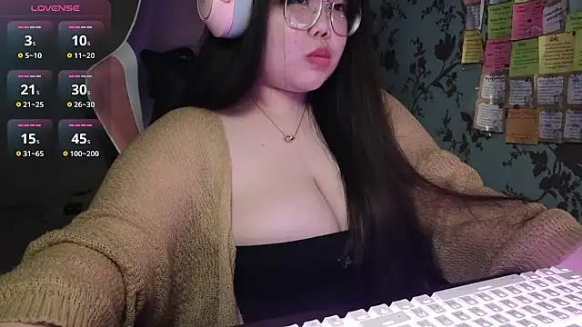 Snapshot of ANNELIESE_ chatting on December 4, 8:18 pm ANNELIESE online show from December 4, 8:18 pm