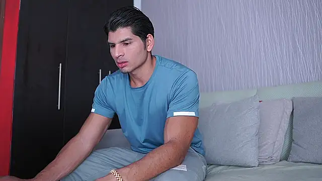 Snapshot of wild_col_ chatting on February 10, 12:15 am wild col online show from February 10, 12:15 am