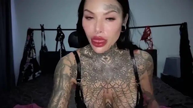 claudiacvc95 online show from April 4, 3:38 am