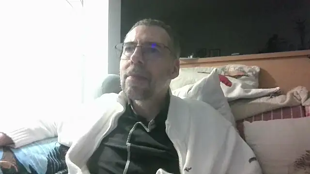 Snapshot of ptitcanard60600 chatting on March 24, 10:26 pm ptitcanard60600 online show from March 24, 10:26 pm