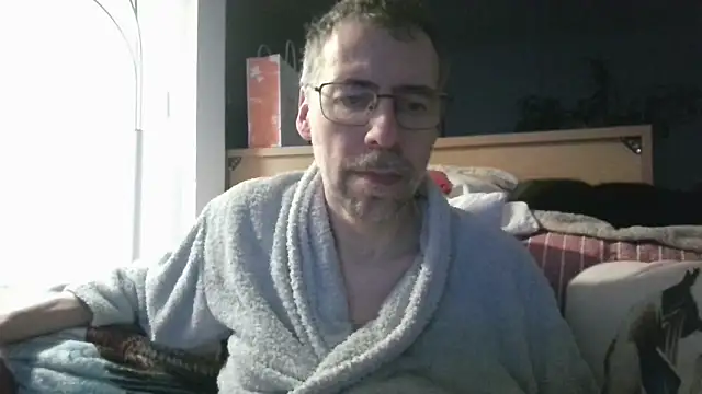 Snapshot of ptitcanard60600 chatting on April 4, 8:50 pm ptitcanard60600 online show from April 4, 8:50 pm