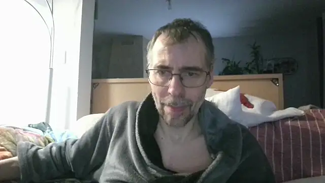 Snapshot of ptitcanard60600 chatting on April 15, 9:15 pm ptitcanard60600 online show from April 15, 9:15 pm