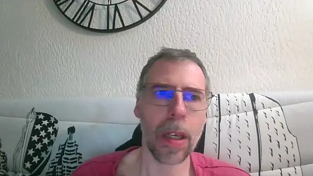 Snapshot of ptitcanard60600 chatting on April 20, 9:49 pm ptitcanard60600 online show from April 20, 9:49 pm