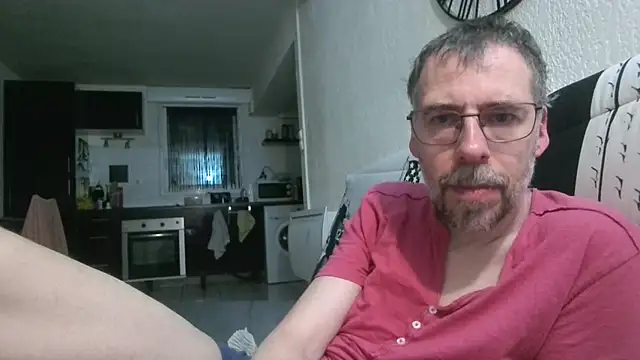 Snapshot of ptitcanard60600 chatting on April 21, 8:55 pm ptitcanard60600 online show from April 21, 8:55 pm