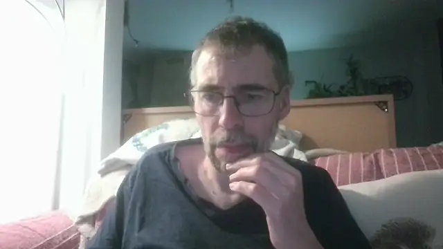Snapshot of ptitcanard60600 chatting on April 26, 9:45 pm ptitcanard60600 online show from April 26, 9:45 pm