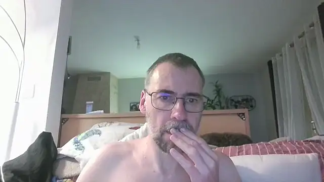 Snapshot of ptitcanard60600 chatting on May 1, 10:14 pm ptitcanard60600 online show from May 1, 10:14 pm