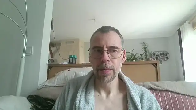 Snapshot of ptitcanard60600 chatting on May 10, 2:55 pm ptitcanard60600 online show from May 10, 2:55 pm
