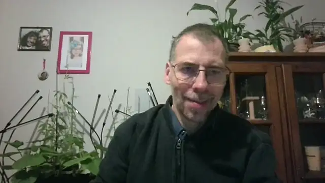 Snapshot of ptitcanard60600 chatting on May 18, 4:51 am ptitcanard60600 online show from May 18, 4:51 am