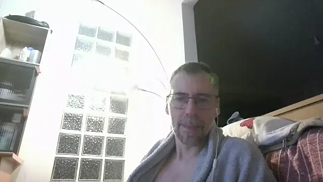 Snapshot of ptitcanard60600 chatting on May 21, 10:06 pm ptitcanard60600 online show from May 21, 10:06 pm
