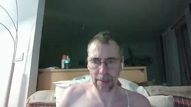 Snapshot of ptitcanard60600 chatting on May 24, 10:37 pm ptitcanard60600 online show from May 24, 10:37 pm