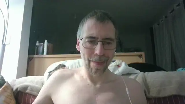 Snapshot of ptitcanard60600 chatting on June 13, 11:02 pm ptitcanard60600 online show from June 13, 11:02 pm