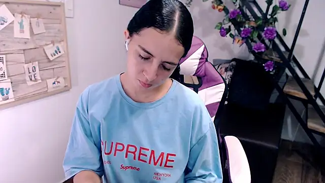 samantha baby  online show from April 10, 5:50 pm