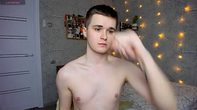 Snapshot of Mark_Bearcub chatting on February 15, 4:58 pm Mark Bearcub online show from February 15, 4:58 pm