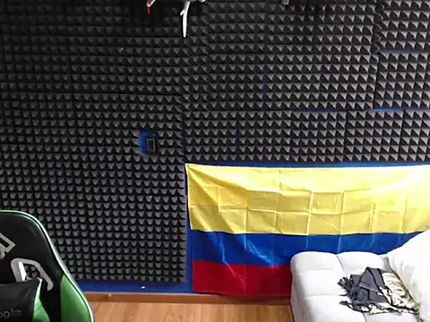 Snapshot of Curly_Angel24 chatting on June 18, 9:52 pm Curly Angel24 online show from June 18, 9:52 pm