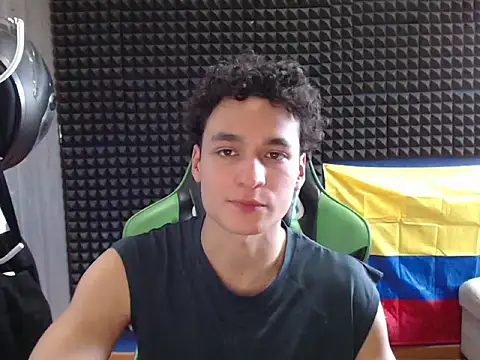 Snapshot of Curly_Angel24 chatting on June 27, 7:08 pm Curly Angel24 online show from June 27, 7:08 pm