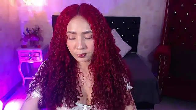 Snapshot of IsabelaLatina chatting on July 5, 3:34 am IsabelaLatina online show from July 5, 3:34 am