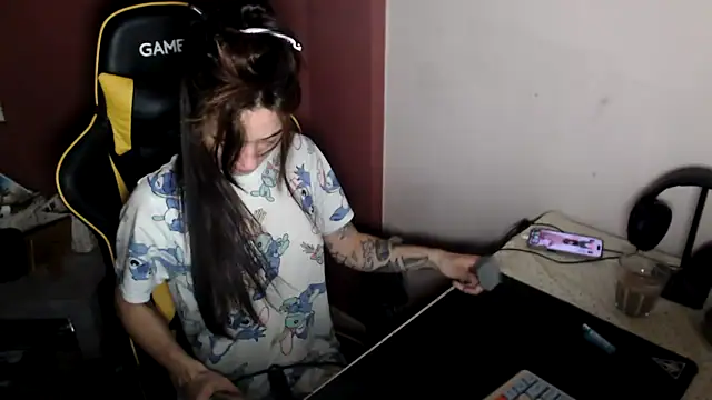 Snapshot of Sofiasweetsecret chatting on April 8, 4:56 am Sofiasweetsecret online show from April 8, 4:56 am