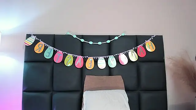 NoraDasilva online show from April 2, 1:25 am