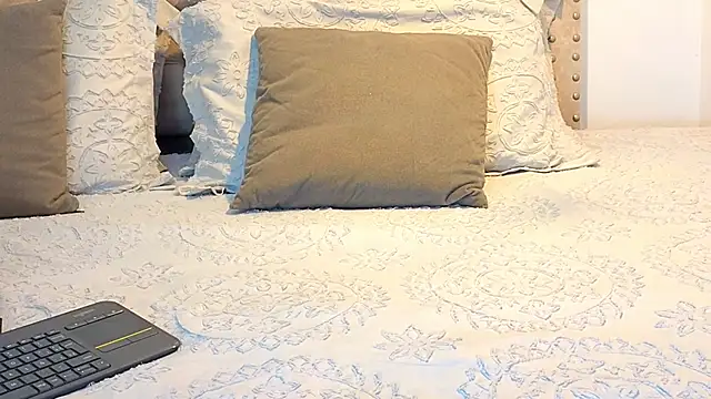 KeryHillson online show from November 21, 12:48 pm