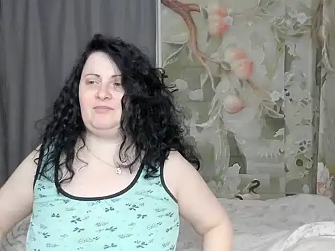 Snapshot of Lillian2 chatting on April 22, 6:42 pm Lillian2 online show from April 22, 6:42 pm