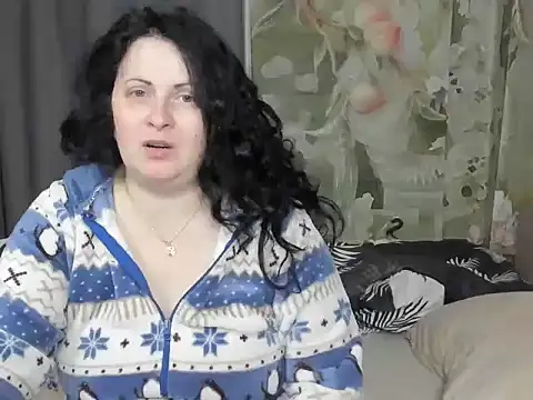 Snapshot of Lillian2 chatting on May 1, 1:43 am Lillian2 online show from May 1, 1:43 am