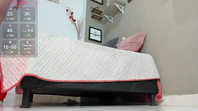 Snapshot of alexandrabootty chatting on February 26, 11:04 pm alexandrabootty online show from February 26, 11:04 pm