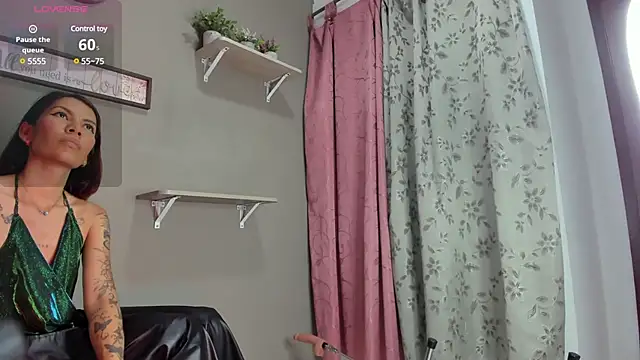 Snapshot of alexandrabootty chatting on March 12, 12:20 am alexandrabootty online show from March 12, 12:20 am