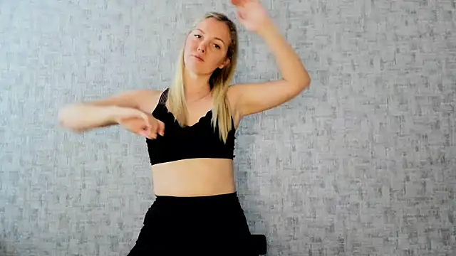 iam Venus online show from March 2, 12:45 pm