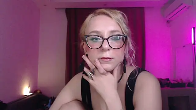 welliza online show from April 17, 9:18 pm