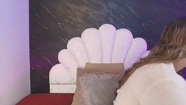  MiaBrown  online show from March 21, 12:10 pm