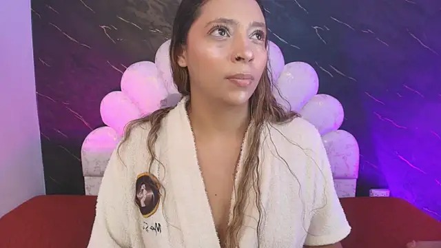 Snapshot of _MiaBrown_ chatting on April 23, 12:15 pm MiaBrown online show from April 23, 12:15 pm