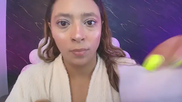 Snapshot of _MiaBrown_ chatting on April 29, 12:09 pm MiaBrown online show from April 29, 12:09 pm