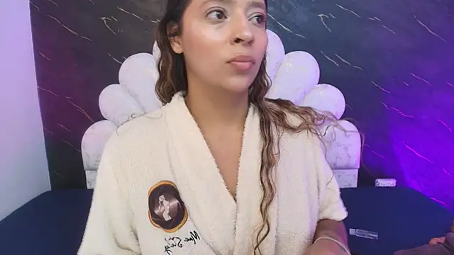 Snapshot of _MiaBrown_ chatting on April 30, 12:11 pm MiaBrown online show from April 30, 12:11 pm