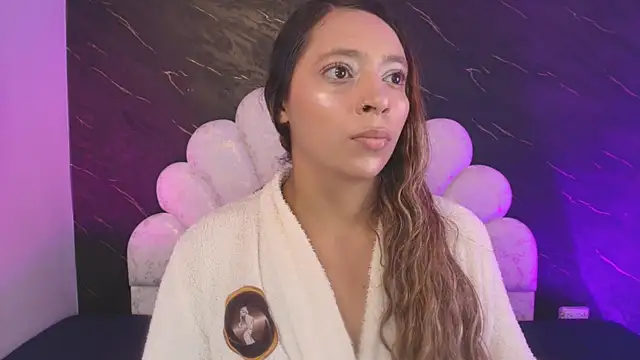 Snapshot of _MiaBrown_ chatting on May 1, 12:10 pm MiaBrown online show from May 1, 12:10 pm